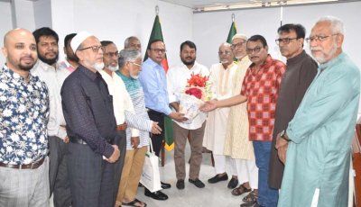 রাসিক প্রশাসককে বিভিন্ন সংগঠনের ফুলেল শুভেচ্ছা জ্ঞাপন