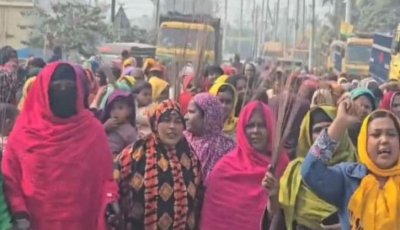 মুফতি আমির হামজার বিরুদ্ধে নারীদের ঝাড়ু মিছিল
