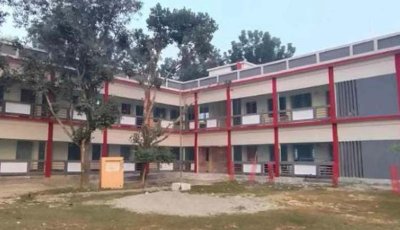 পত্নীতলায় স্কুলের অ্যাডহক কমিটিতে আ’লীগের সভাপতি, প্রতিবাদে ফুঁসে ওঠেছে অভিভাবক সদস্যরা!