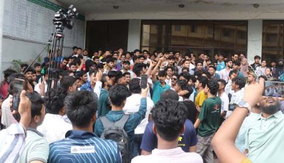 রাজশাহী বোর্ড ঘেরাও, সড়ক অবরোধ পরীক্ষার্থীদের