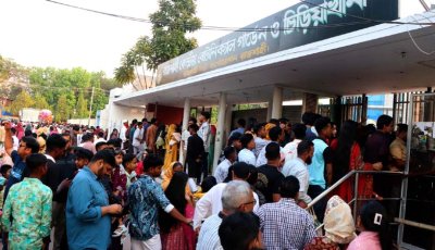 নগরীর বিনোদনকেন্দ্রে দর্শনার্থীদের ঢল
