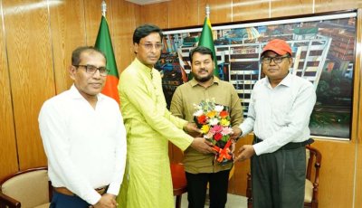 রাসিক প্রশাসকের সাথে রাজশাহী শিশু একাডেমির প্রতিনিধিদের সৌজন্য সাক্ষাৎ