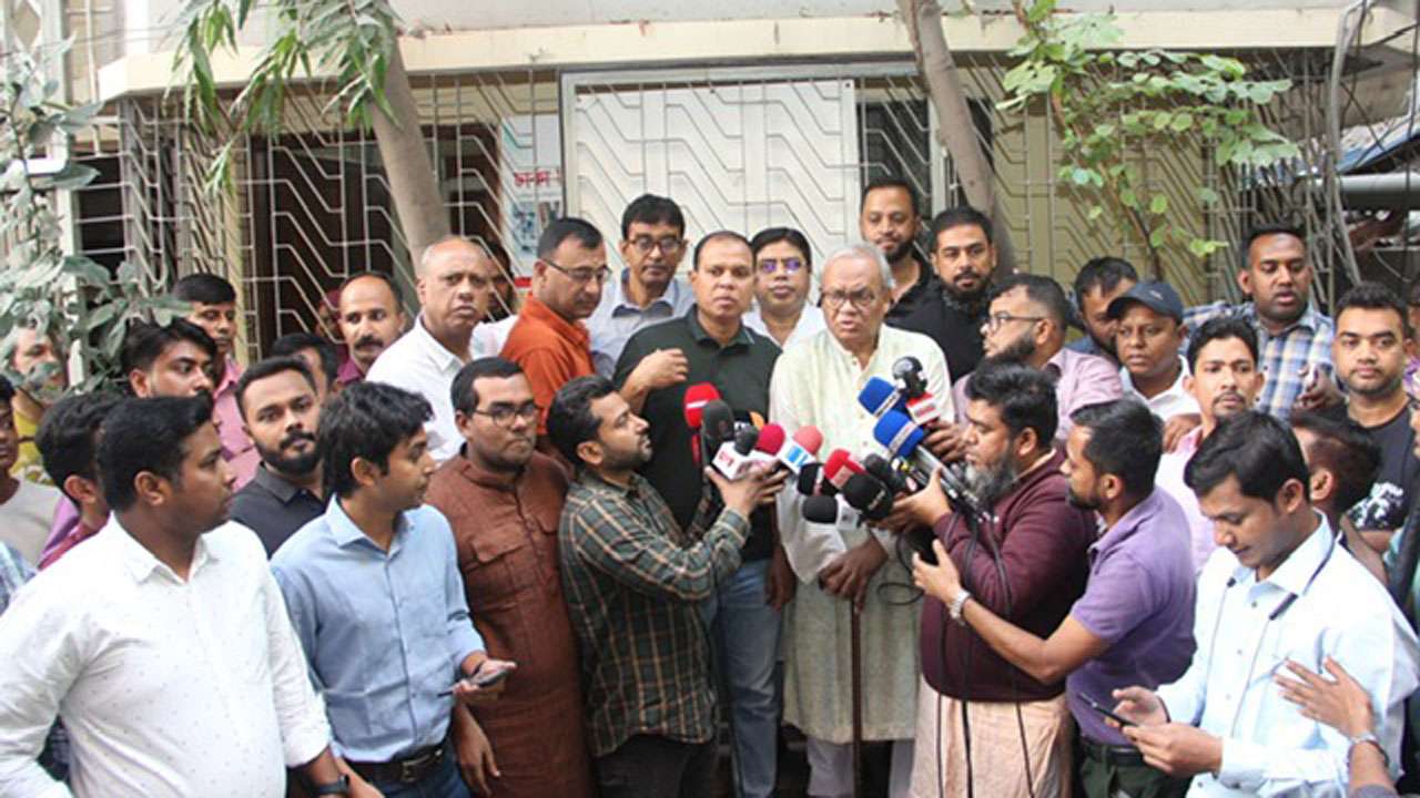 প্রশ্ন রিজভীর : গণভোটের ৪ প্রশ্নের কোনো একটিতে দ্বিমত থাকলে ‘না’ বলার সুযোগ কোথায়?