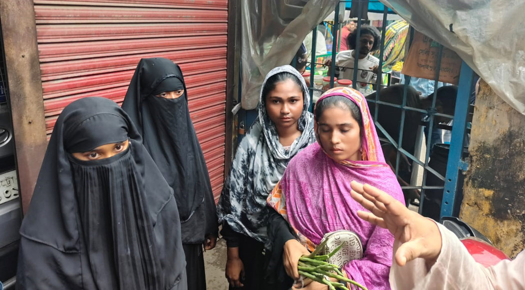নাটোরে নারী চোর চক্রের তিন সদস্য আটক