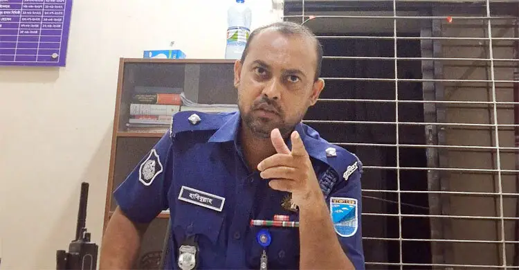 পরিদর্শক তদন্তের মন্তব্য ‘পুলিশ হয়ে গেছে এখন বানরের মতো, খাঁচায় বন্দি করে নাচাচ্ছে আমাদের’