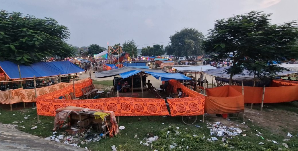 বারোঘরিয়ায় খেলার মাঠ দখল করে হোটেল-রেস্তোরাঁ