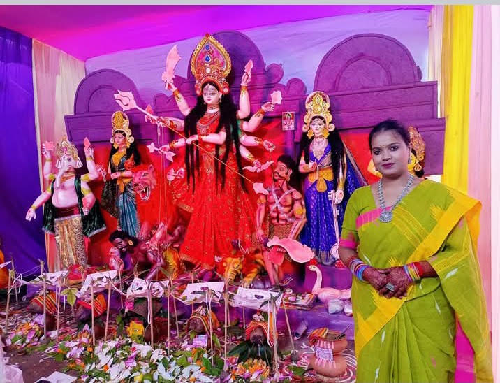 চাঁপাইনবাবগঞ্জে দুর্গাপূজায় শান্তিপূর্ণ পরিবেশ নিশ্চিত করতে কঠোর আইনশৃঙ্খলা রক্ষাকারী বাহিনীর সদস্যরা