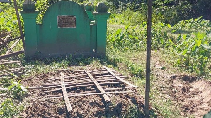 সিরাজগঞ্জে এক রাতে ১৬ কবরের কঙ্কাল চুরি
