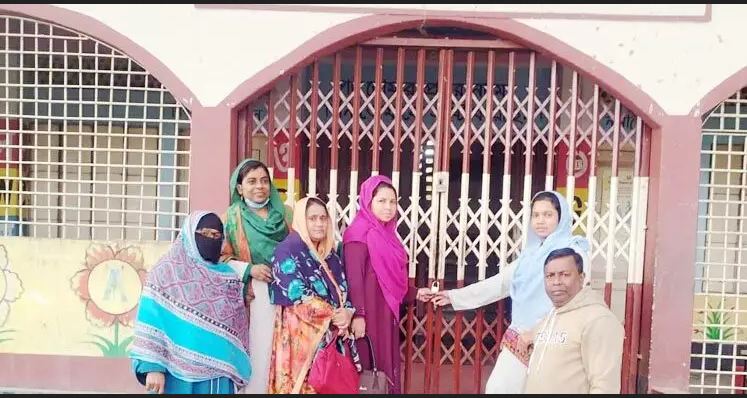 প্রাথমিক বিদ্যালয়ে তালা ঝুলিয়ে চলছে ‘কমপ্লিট শাটডাউন’
