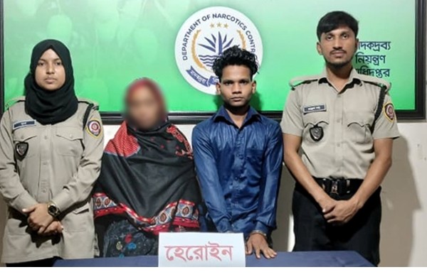 চাঁপাইনবাবগঞ্জে হেরোইনসহ আটক মা ছেলে