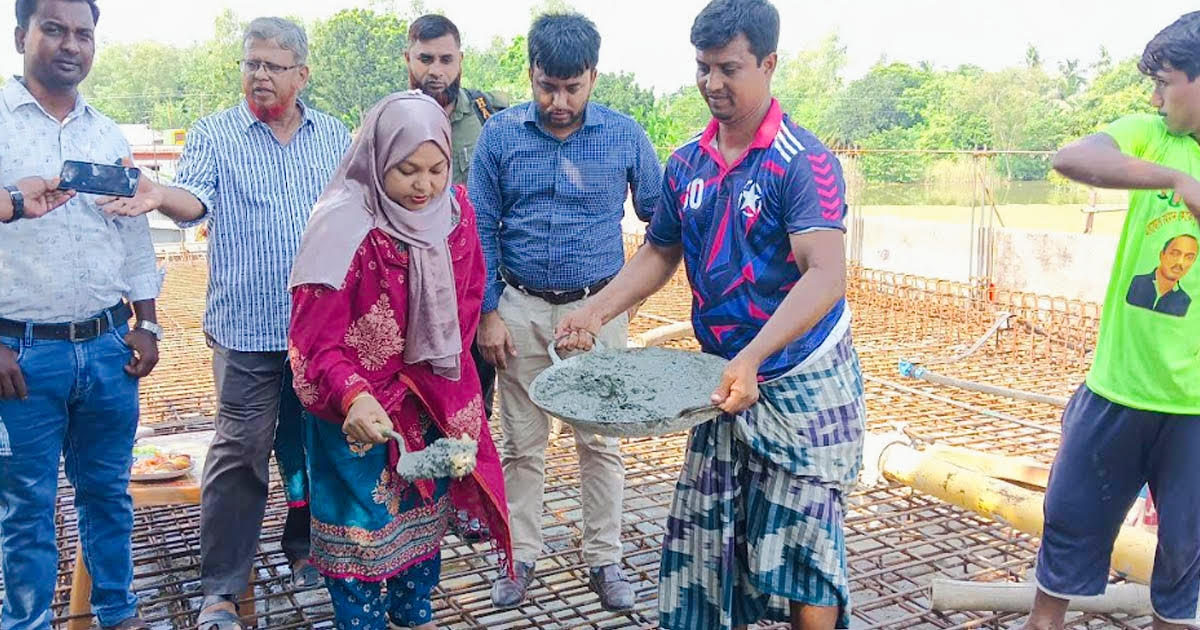 গুরুদাসপুরে ১০ কোটি টাকায় নির্মিত ব্রিজের টপঢালাই কাজের উদ্বোধন