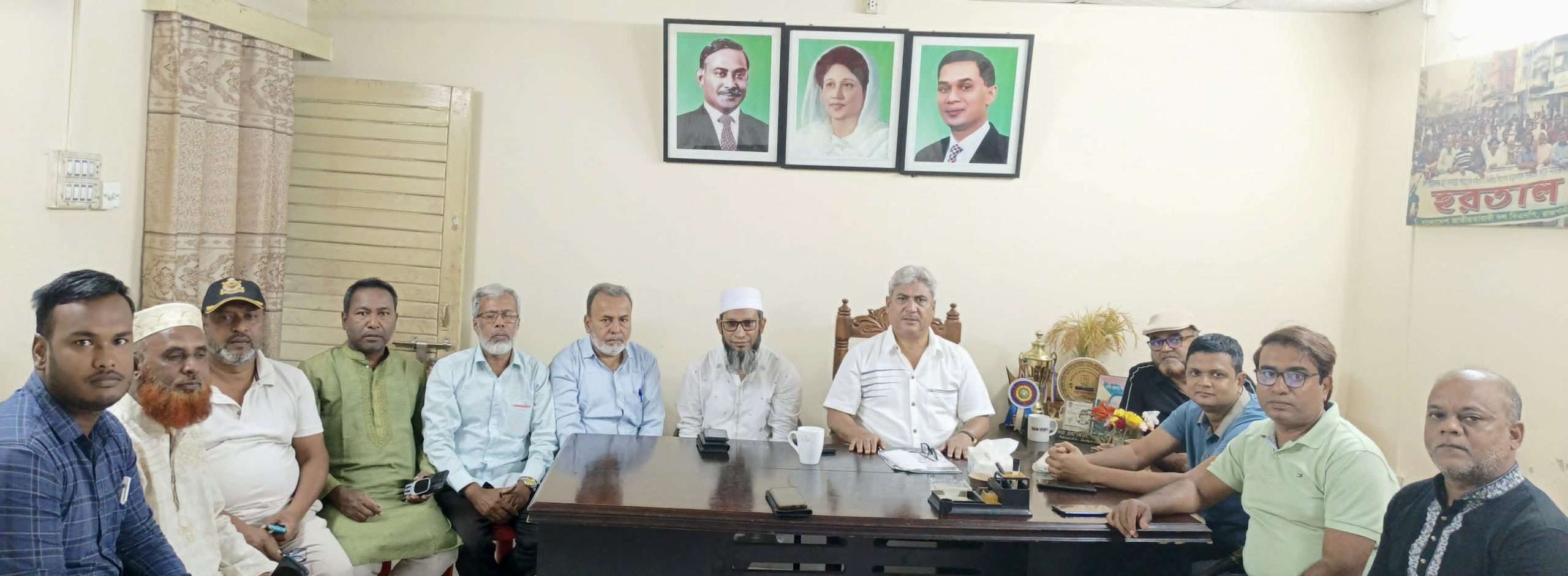 পবা প্রেসক্লাবের সাংবাদিকদের সাথে বিএনপি প্রার্থী শফিকুল হক মিলনের মতবিনিময়