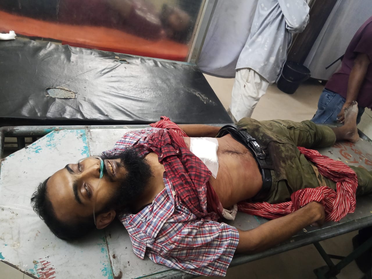 পাবনায় পরকীয়ার জেরে যুবককে কুপিয়ে হত্যা, আটক ১