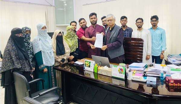 রাবিতে হল উন্নয়ন ফি বাতিলের দাবি হল সংসদগুলোর