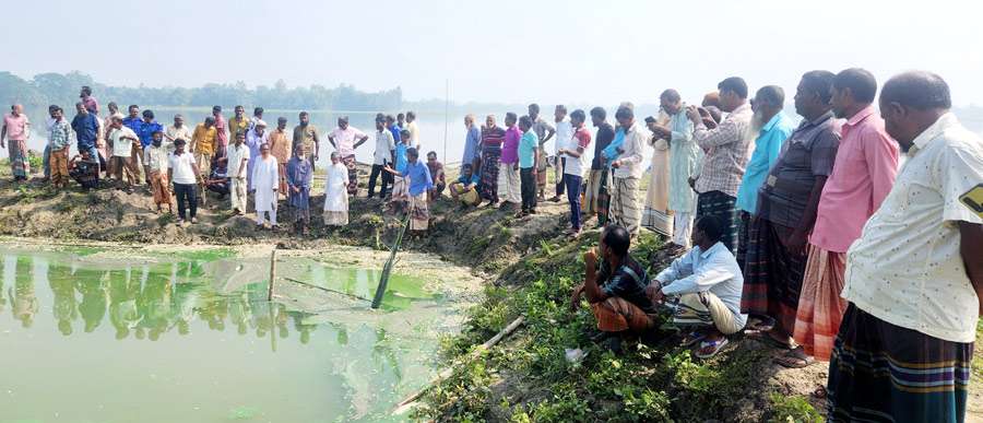 বাগমারায় দিঘীতে বিষ প্রয়োগে মাছ নিধনের ঘটনায় ভুক্তভোগী চেয়ারম্যান হাবিবুর রহমানের সংবাদ সম্মেলন